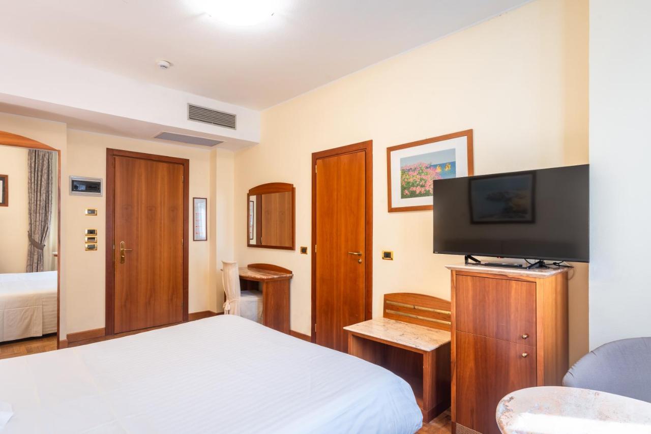 Hotel Airone - Ombrellone Incluso Al Bagno Dolce Vita A Marina Dal 1 Giugno Al 15 Settembre Grosseto Bagian luar foto